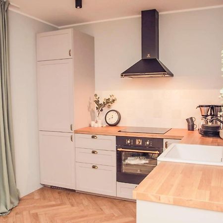 Pobookowane River View Apartments Гданск Екстериор снимка