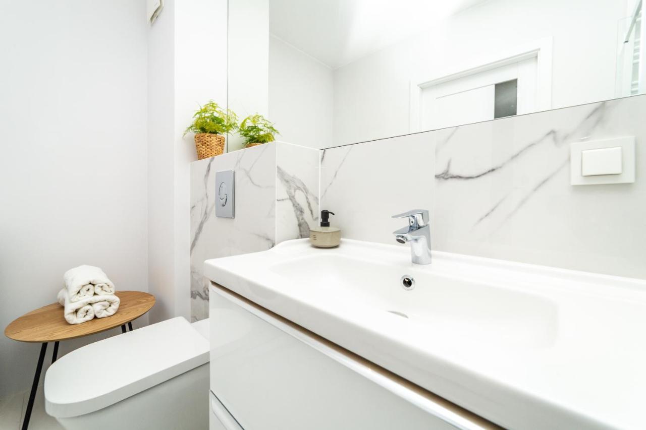 Pobookowane River View Apartments Гданск Екстериор снимка