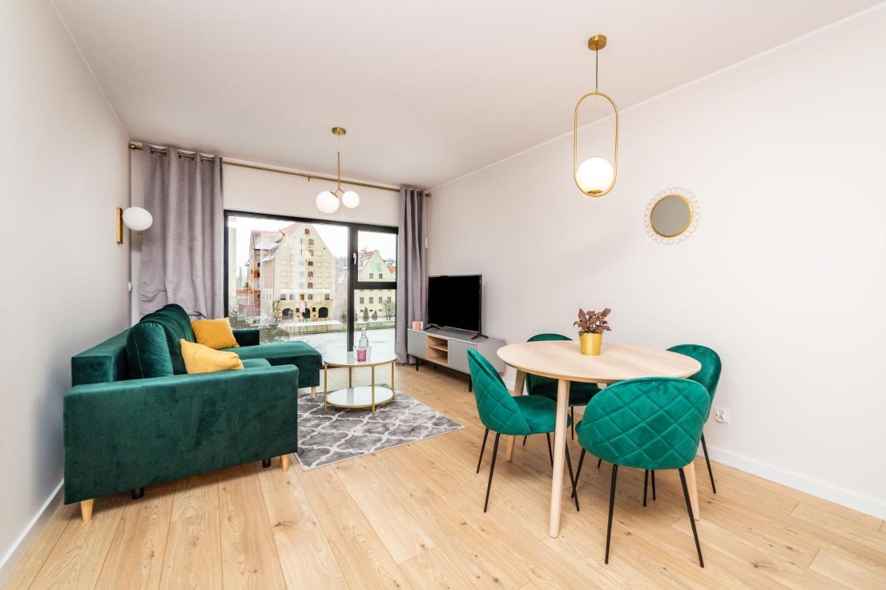 Pobookowane River View Apartments Гданск Екстериор снимка