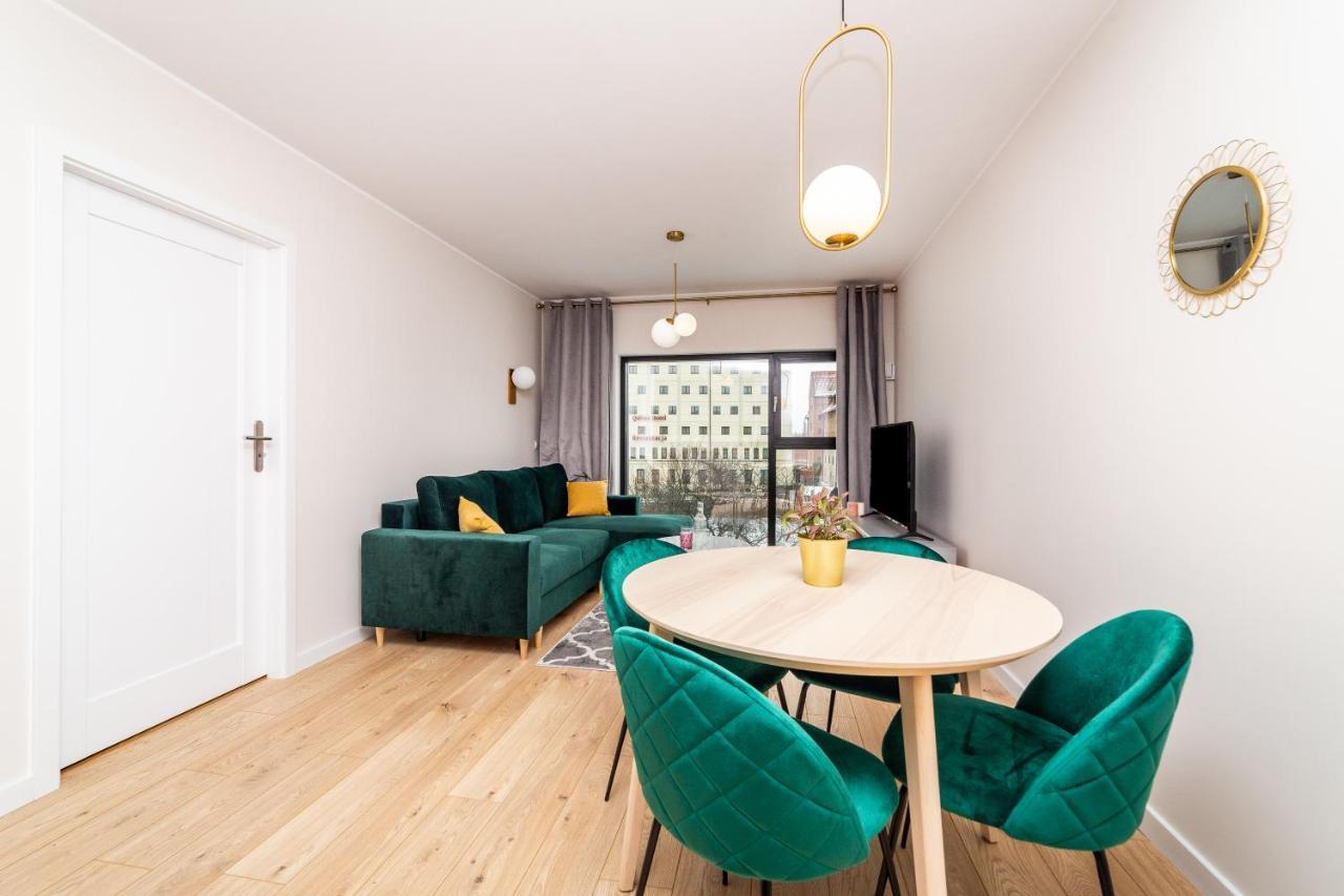 Pobookowane River View Apartments Гданск Екстериор снимка