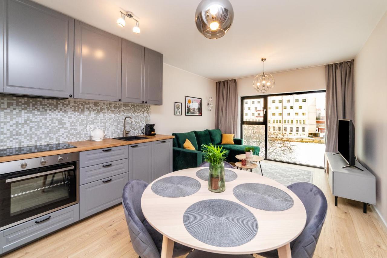 Pobookowane River View Apartments Гданск Екстериор снимка