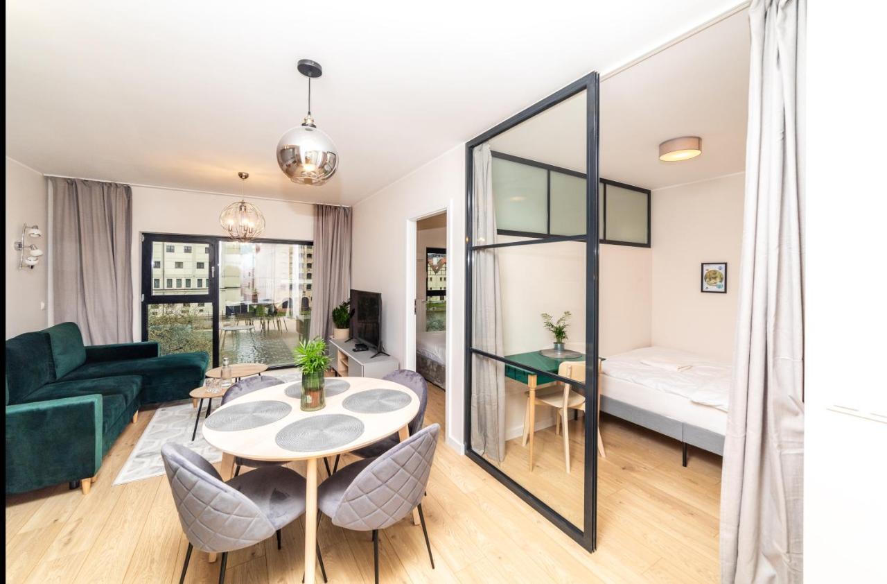 Pobookowane River View Apartments Гданск Екстериор снимка