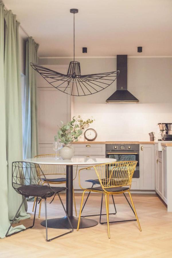 Pobookowane River View Apartments Гданск Екстериор снимка