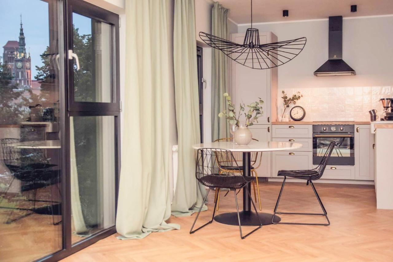 Pobookowane River View Apartments Гданск Екстериор снимка